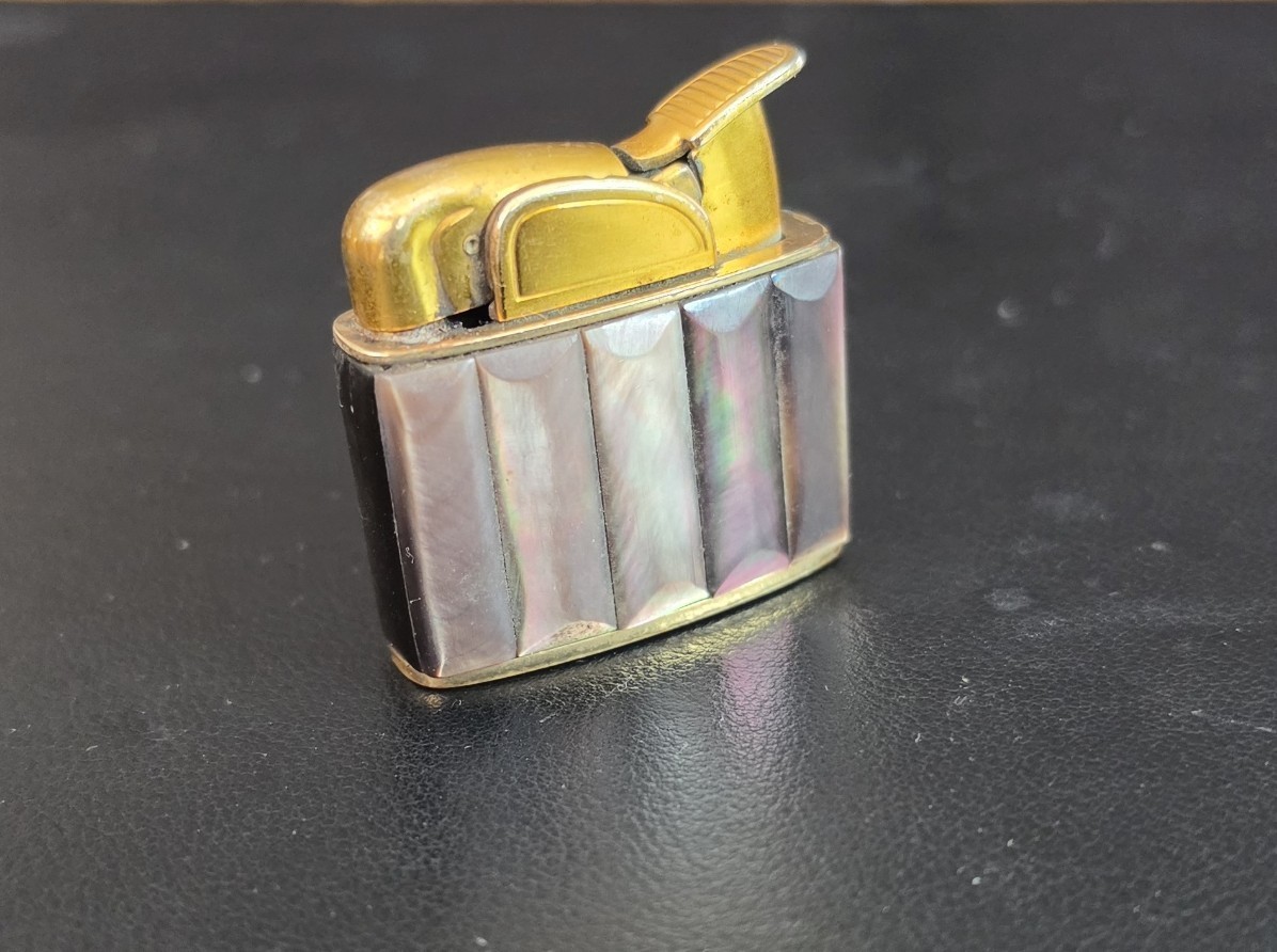 Vintage Evans Lighter Dark Mother of pearl-Working Vintage Evans Lighter Dark Mother of pearl-Working