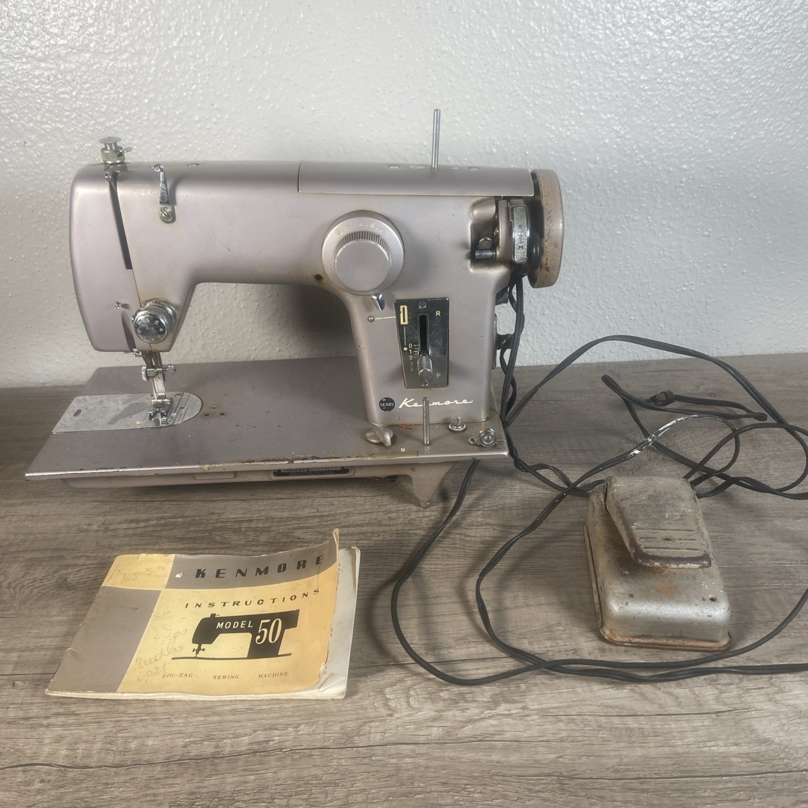 Vintage Rare 1960s Sears Kenmore 50 Electric Sewing Machine 158.504 READ