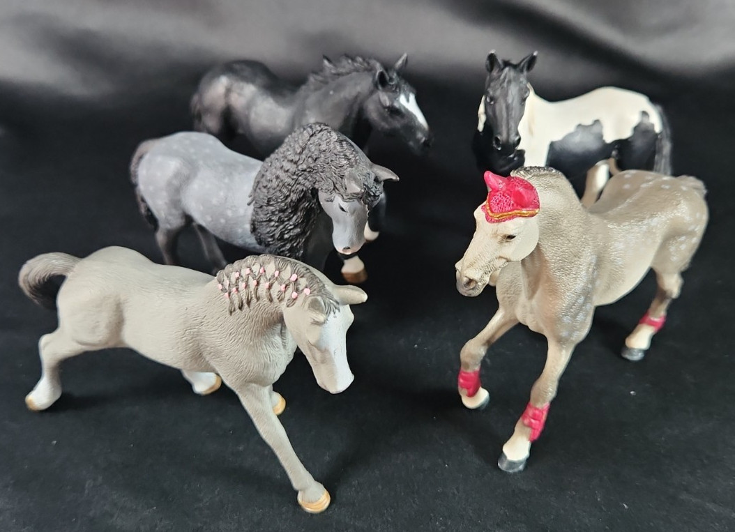 Retired Schleich Horses Lot of 5 Mixed Black Grey