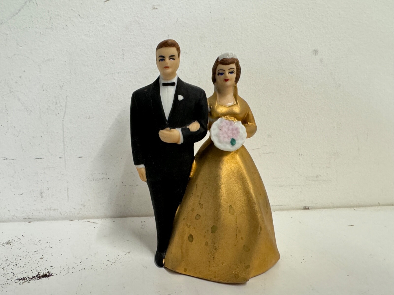 Vintage Wilton Small Ceramic Cake Topper of Wedding Bride and Groom