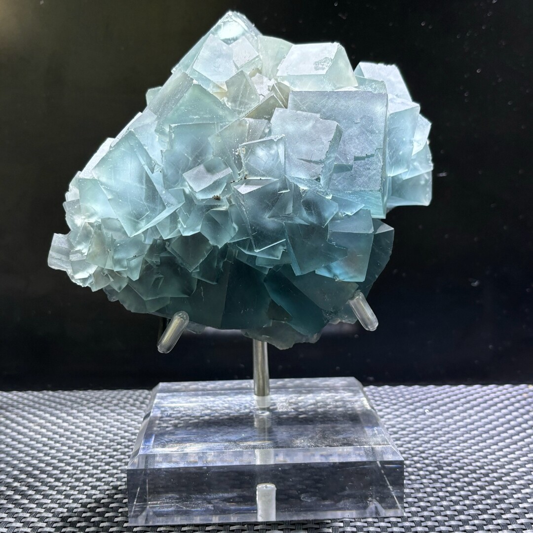 5.12LB Top Rare Natural Blue Fluorite Quartz Crystal Mineral Specimen +stand 5.12LB Top Rare Natural Blue Fluorite Quartz Crystal Mineral Specimen +stand