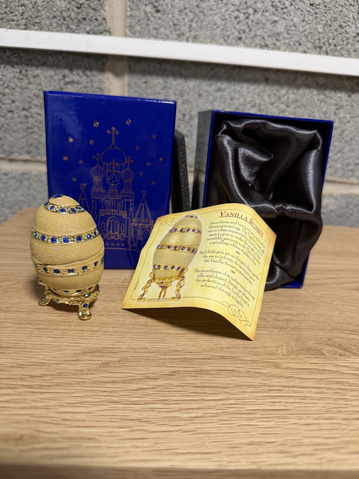 VINTAGE NEW OLD STOCK BOXED DECORATIVE EGG ATLAS ED COA VANILLA SUNSET