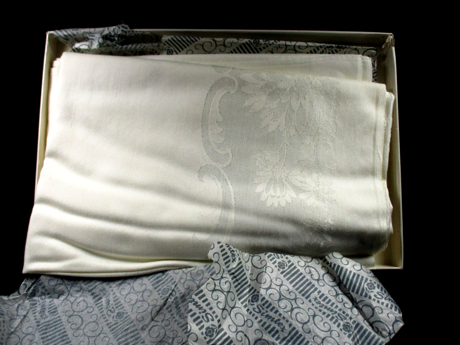 Simtex Candlelight Damask White Tablecloth Chrysanthemum 54\