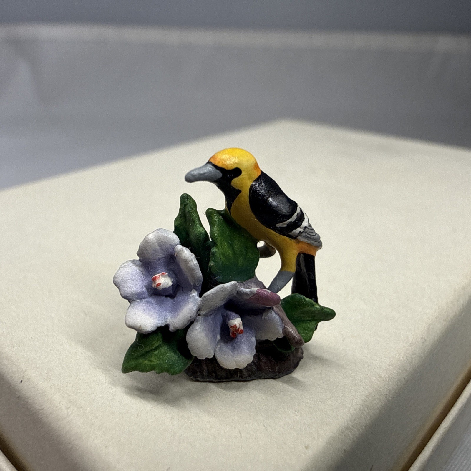 Goebel Olszewski 629-P Hooded Oriole Wildlife Bird Miniature Figurine 1989