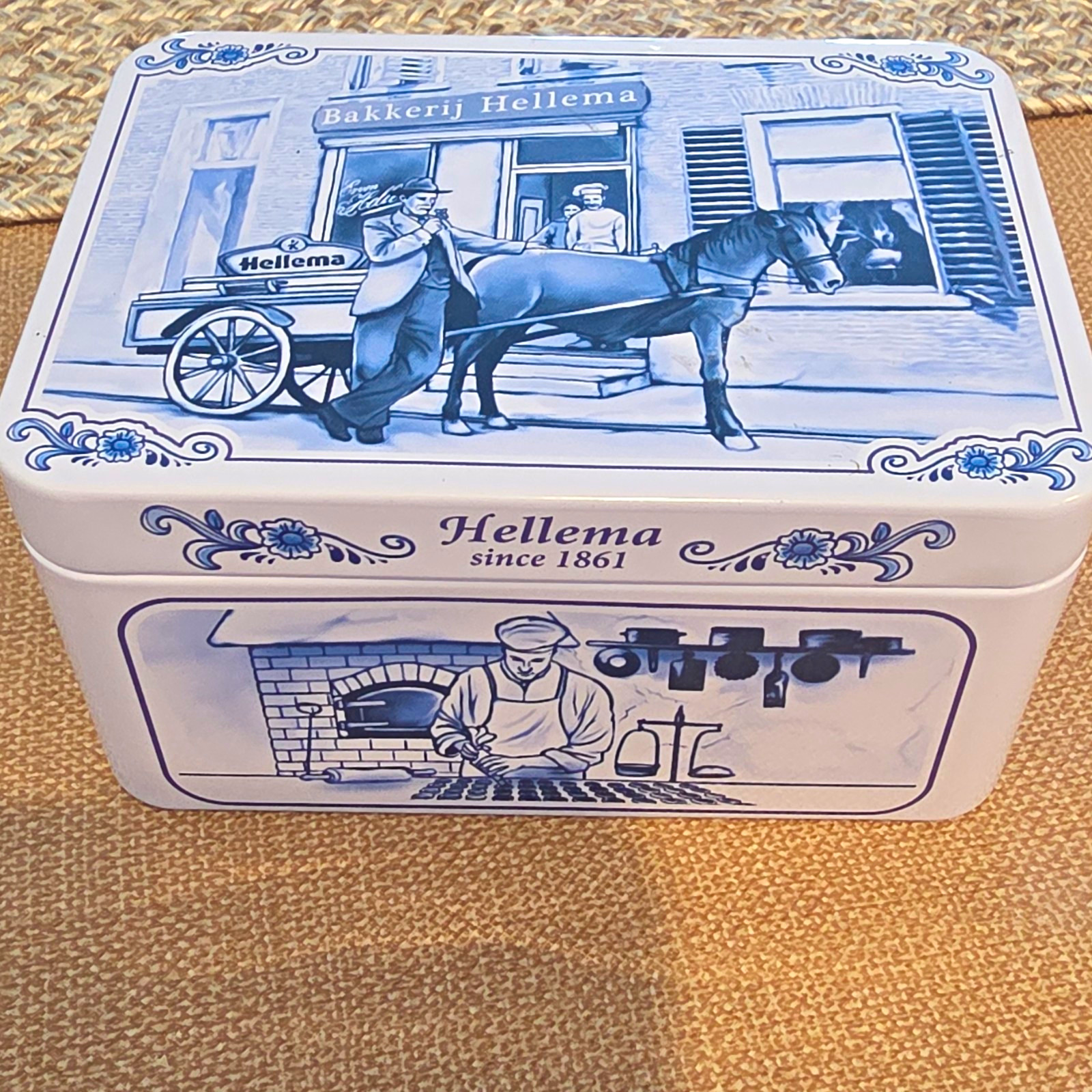 Vintage Hellema Holland Biscuit Tin Delft Blue White Dutch Bakery Scene Clean