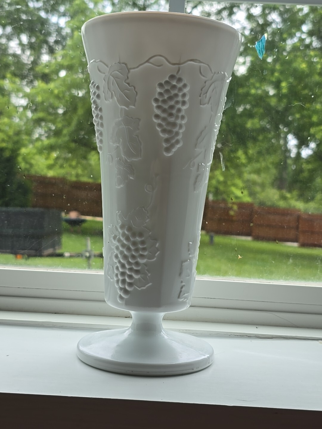 Vintage Indiana Colony Harvest Grape Pattern Milk Glass 9.5 in Vase