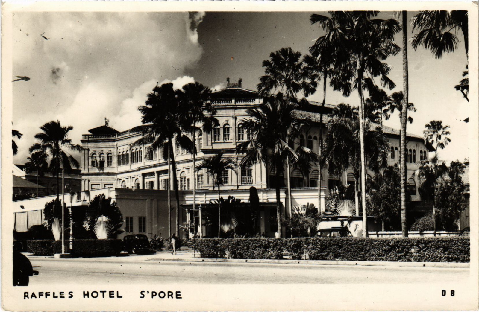 PC SINGAPORE, RAFFLE\'S HOTEL, Vintage REAL PHOTO Postcard (b47629)