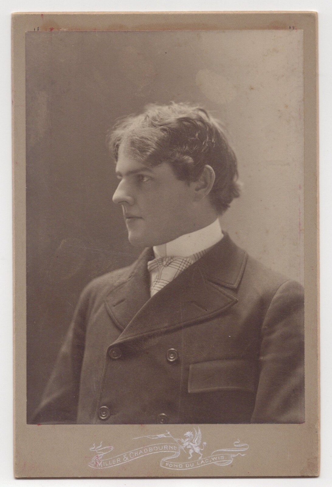 HANDSOME LONG HAIRED YOUNG MAN : FOND DU LAC, WISCONSIN : CABINET CARD