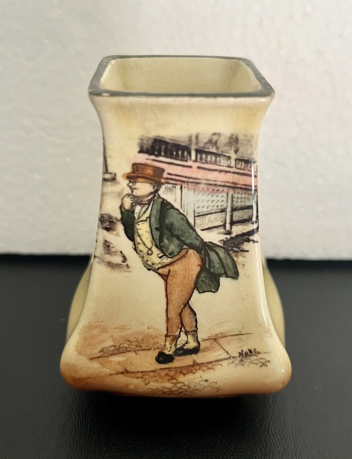 Royal Doulton Mr. Pickwick Vase Dickens Series No. D5175 Stamped On The Bottom