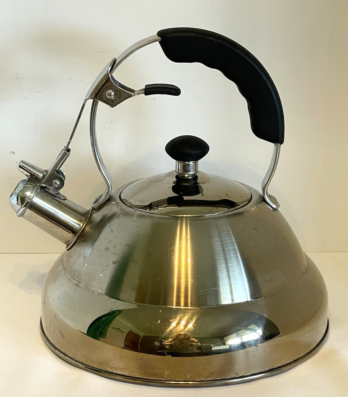 Tramontina Tea Kettle 18/10 Stainless Steel 2 Quart Insulated Handle
