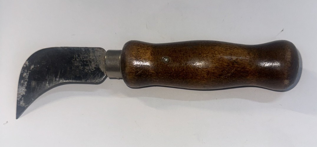 Vintage Red Devil K26 Union New Jersey Carpet Linoleum Hook Knife Wood Handle