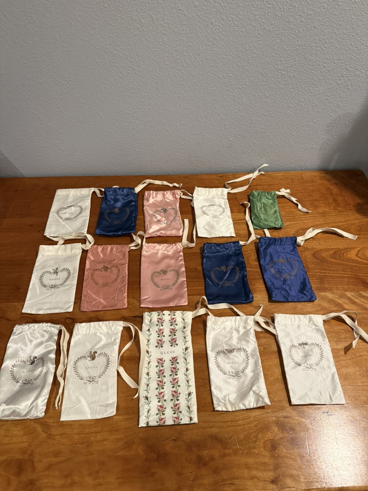Gucci silk perfume bag, lovely, excellent exceptional, mint, individually priced Gucci silk perfume bag, lovely, excellent exceptional, mint, individually priced