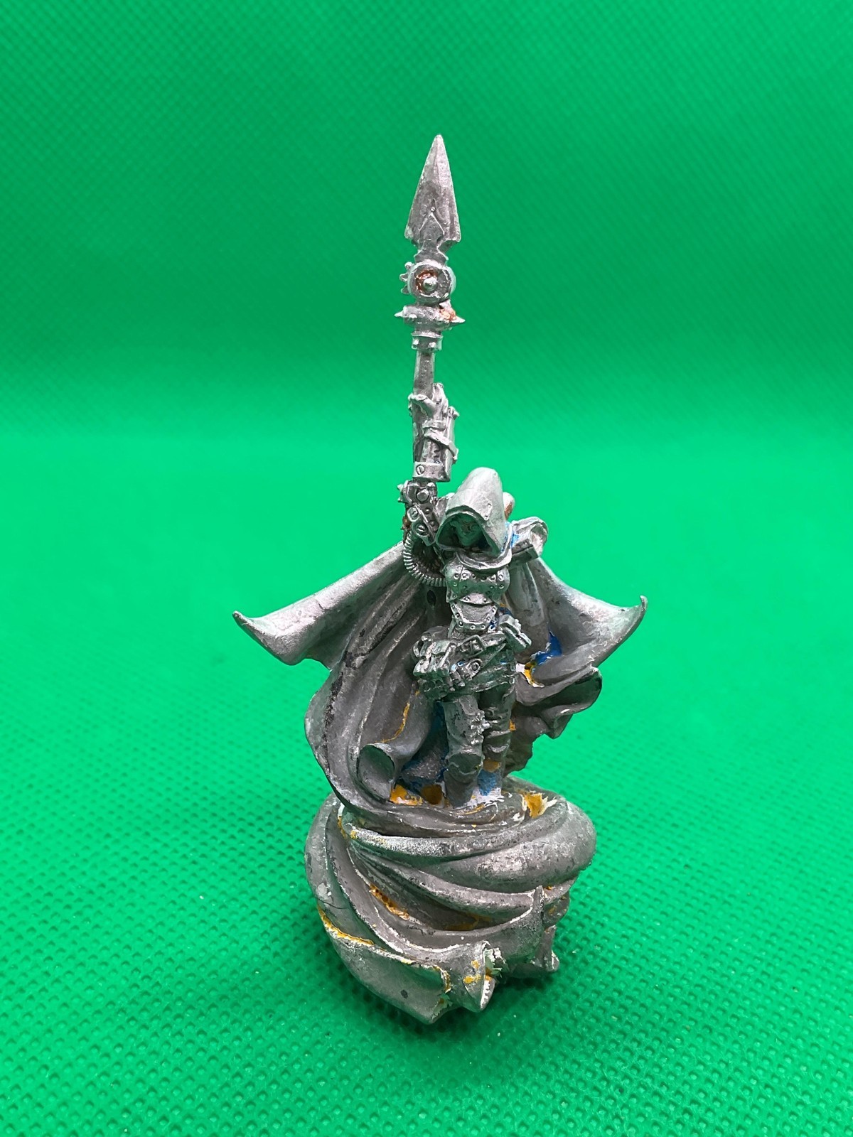 Warmachine Female Cloaked Sorcerer Miniature Spear DnD Traitors Toll Frostgrave