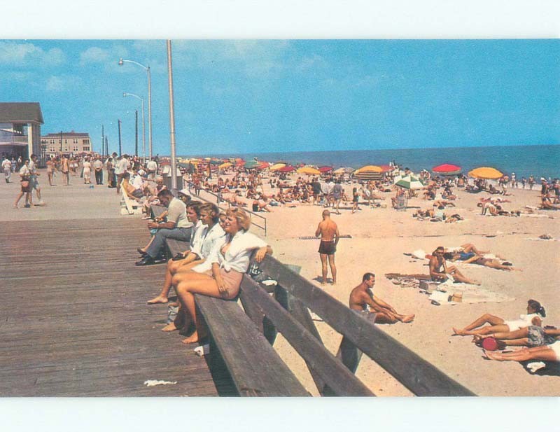 Unused Pre-1980 BENCHES ON BOARDWALK AT BEACH Rehoboth Beach DE d7129@
