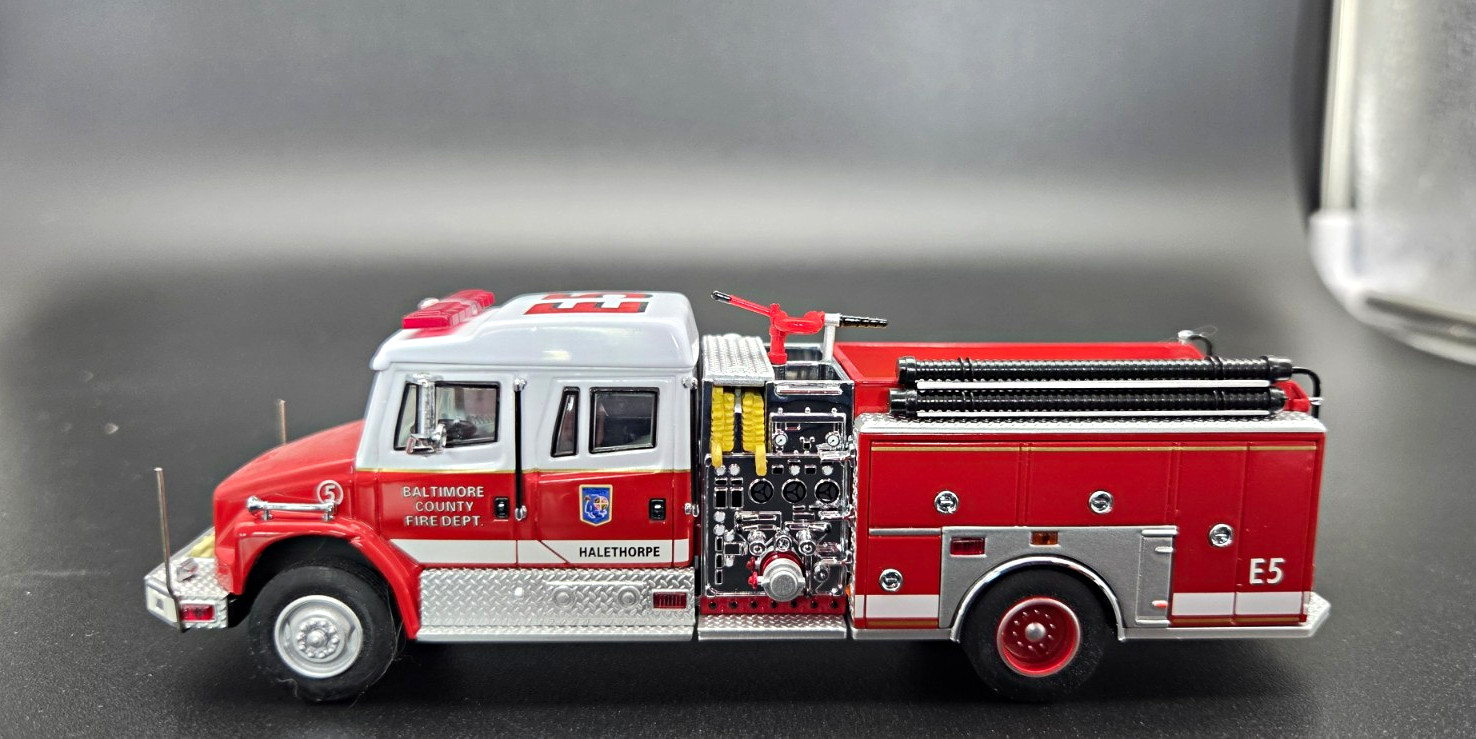 Code 3 Collectibles Baltimore County Freightliner Pumper Fire E5 1/64 Scale