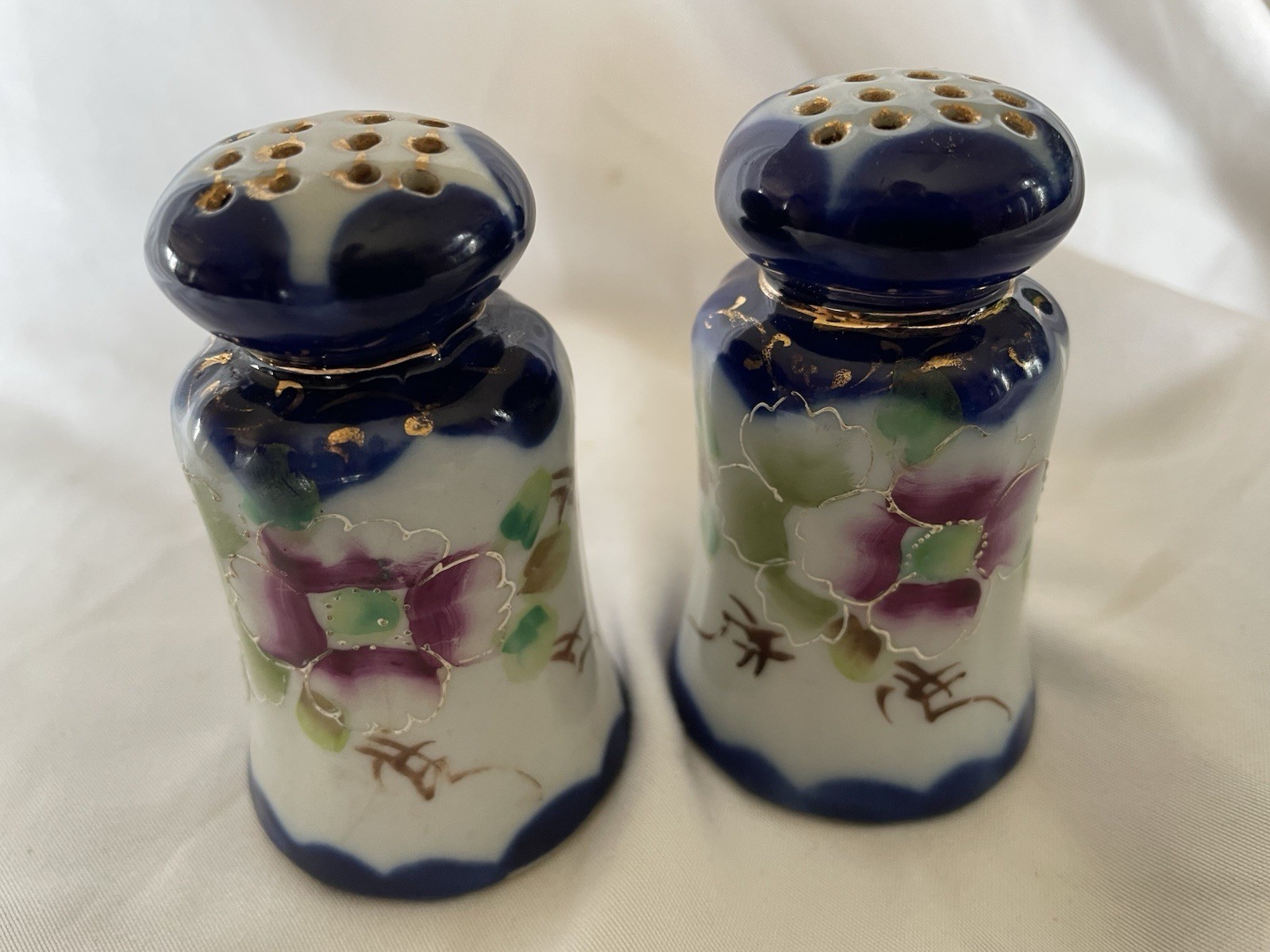 Exquisite Antique Handpainted Nippon Mark  Moriage Salt/Pepper Shakers & Stopper