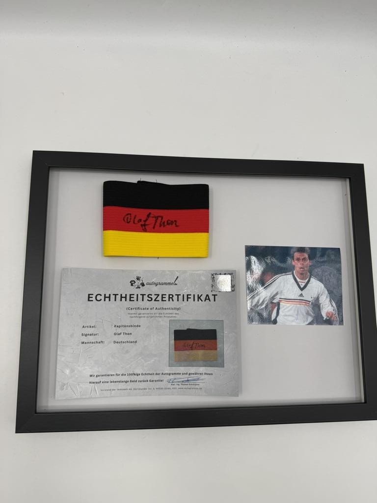 Captain's Armband Olaf Thon Signé In The Frame Germany DFB