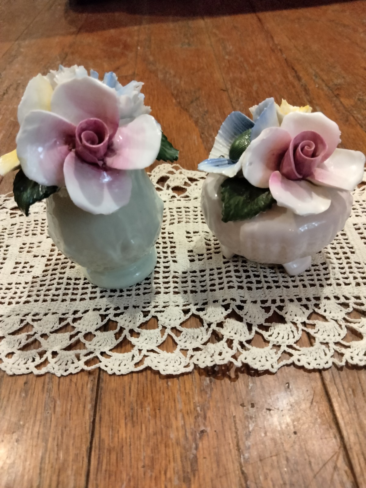 Pair Vintage Royal Doulton Porcelain Miniature Flower Pots Posy Ornaments