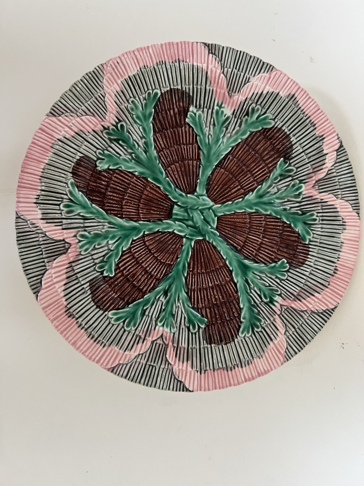 VINTAGE HORCHOW MAJOLICA SEAWEED AND SHELL SALAD PLATE 8 1/4