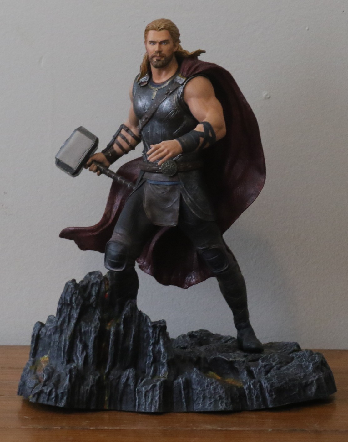 Marvel Thor Ragnarok Collectible PVC Statue - Chris Hemsworth Likeness Marvel Thor Ragnarok Collectible PVC Statue - Chris Hemsworth Likeness