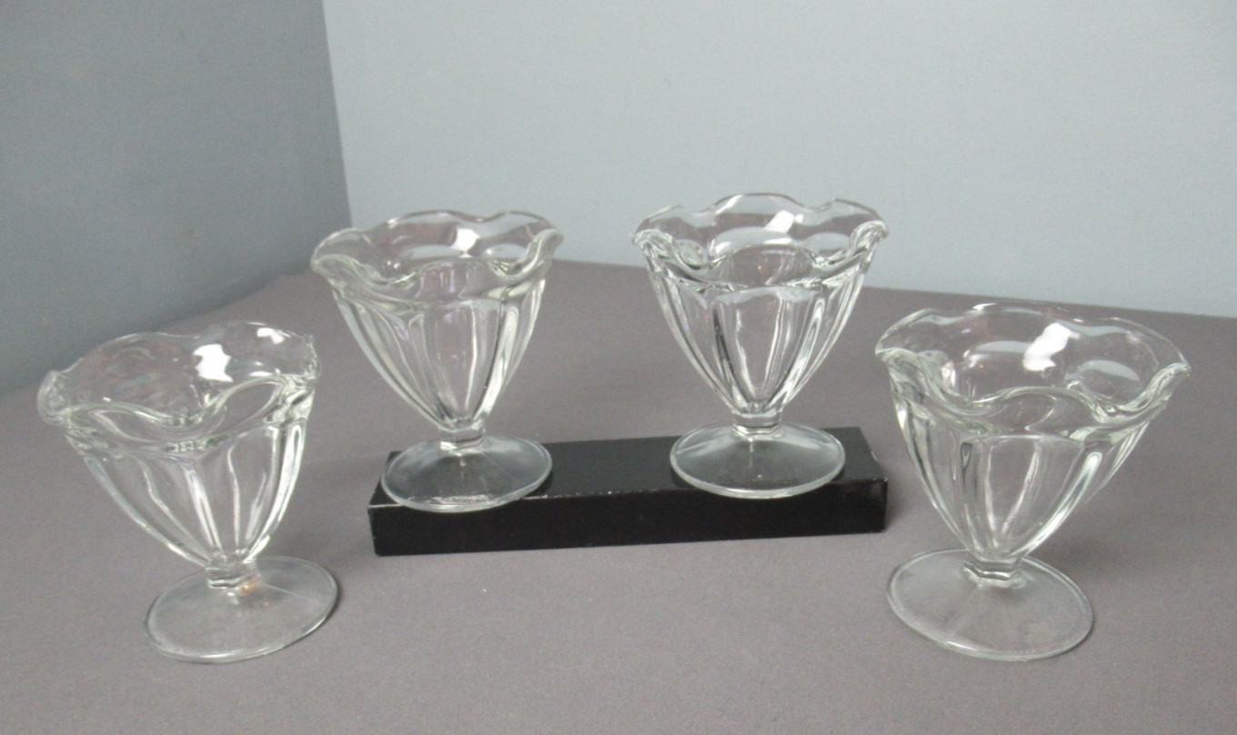 Set Of 4 Vintage Tulip Ice Cream Sundae Clear Heavy Glass Dishes - Footed c6 sb