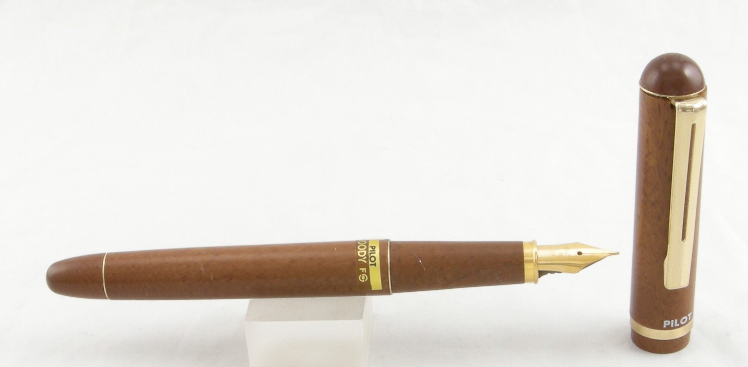 Pilot Woody Wood-Look & Gold Fountain Pen - Fine Nib - 1970's - New-Old-Stock Pilot Woody Wood-Look & Gold Fountain Pen - Fine Nib - 1970's - New-Old-Stock
