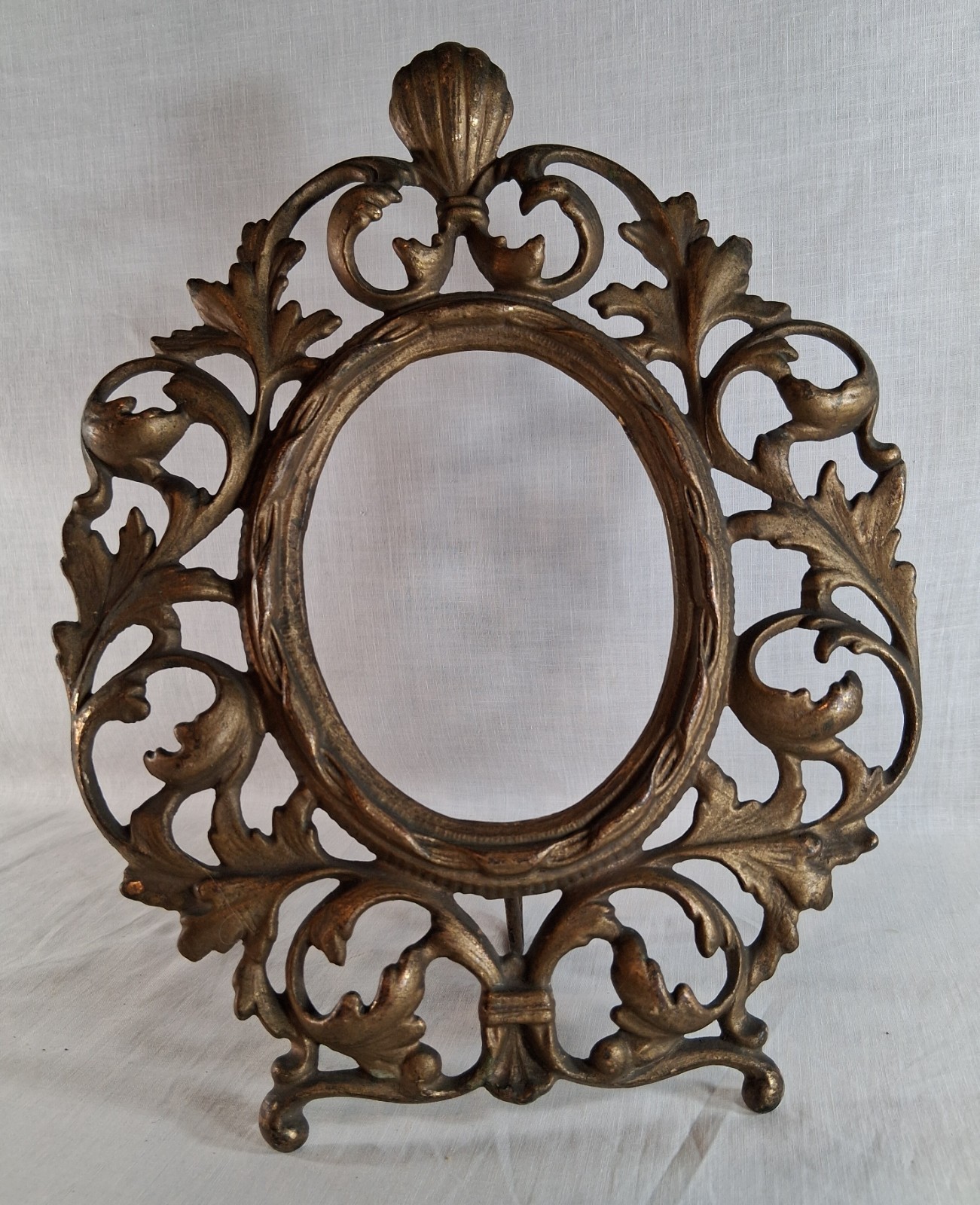 Antique Ornate Victorian Style Oval Tabletop Brass Finish Picture Frame