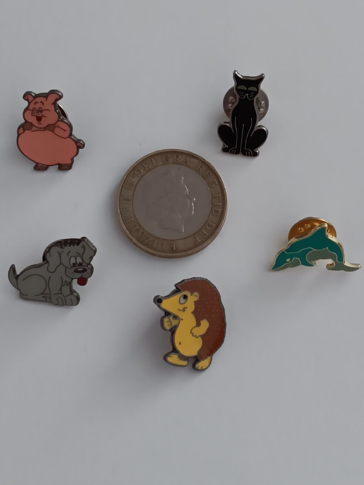 Animal pin badges. 1000 New in poly bags 5  designs great for fundraising. 