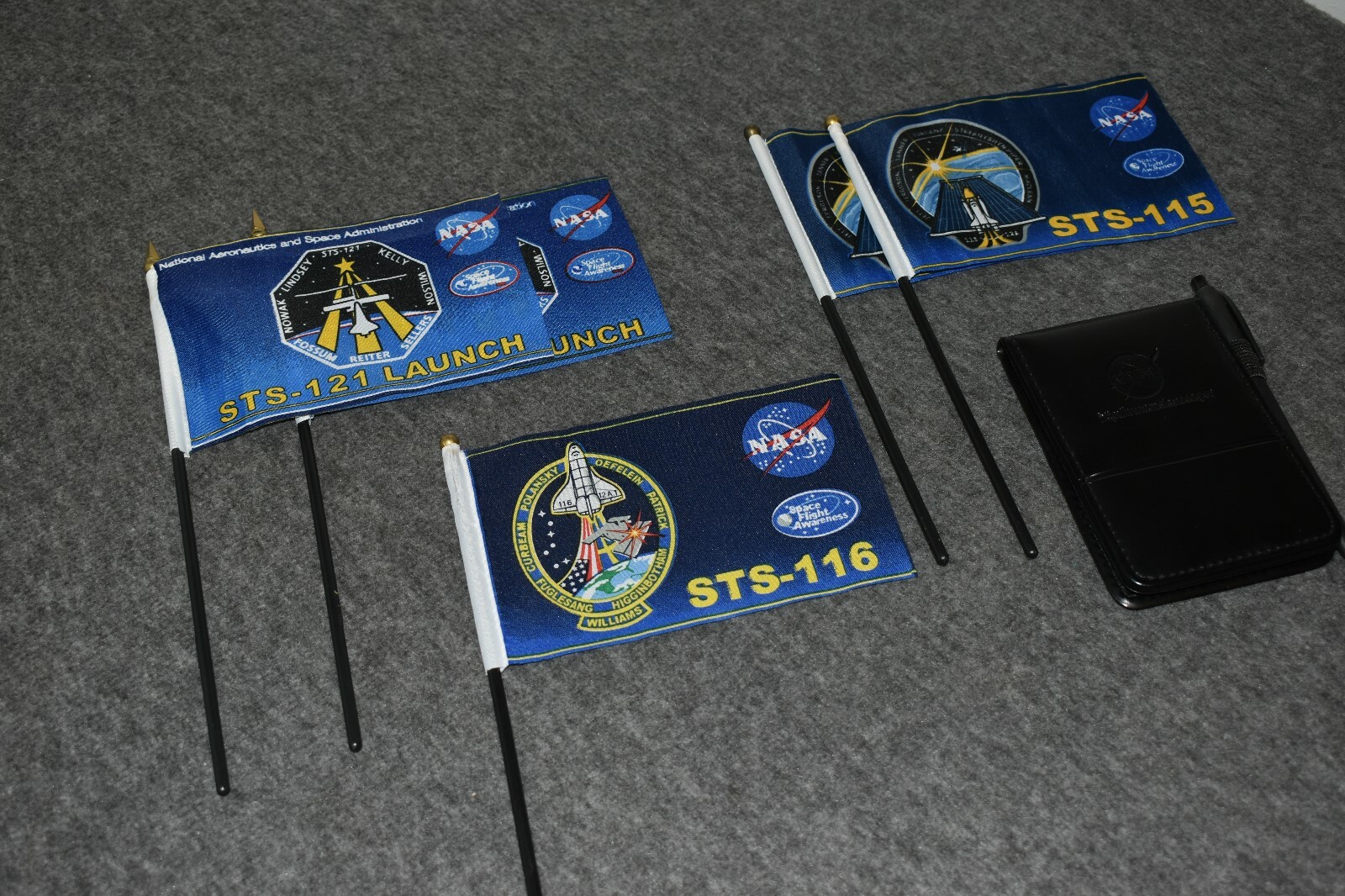 NASA SPACE SHUTTLE LAUNCH DAY FLAGS 2006-2007 STS-115, 116, 121 + NASA NOTEPAD