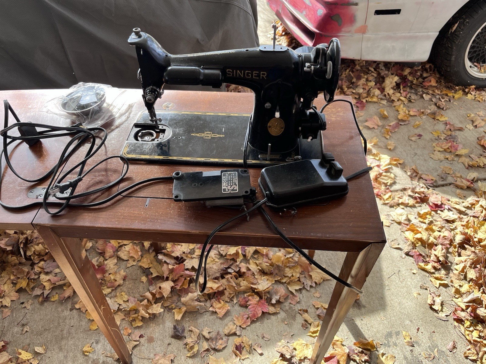 Antique 1948 Singer Sewing Machine Serial Ah494962 sold without table Antique 1948 Singer Sewing Machine Serial Ah494962 sold without table