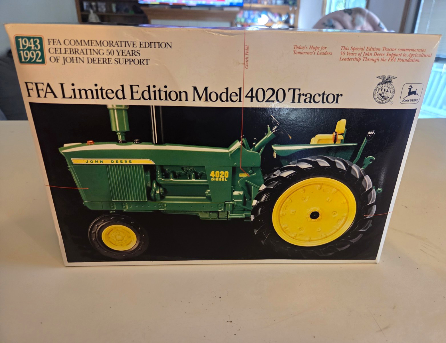 John Deere FFA Limited Edition Model 4020 Tractor Commemorative 1992 John Deere FFA Limited Edition Model 4020 Tractor Commemorative 1992