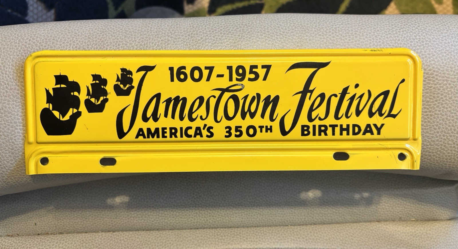 Vintage 1957' Jamestown Festival Americas 350th BDay Metal License Plate Topper.