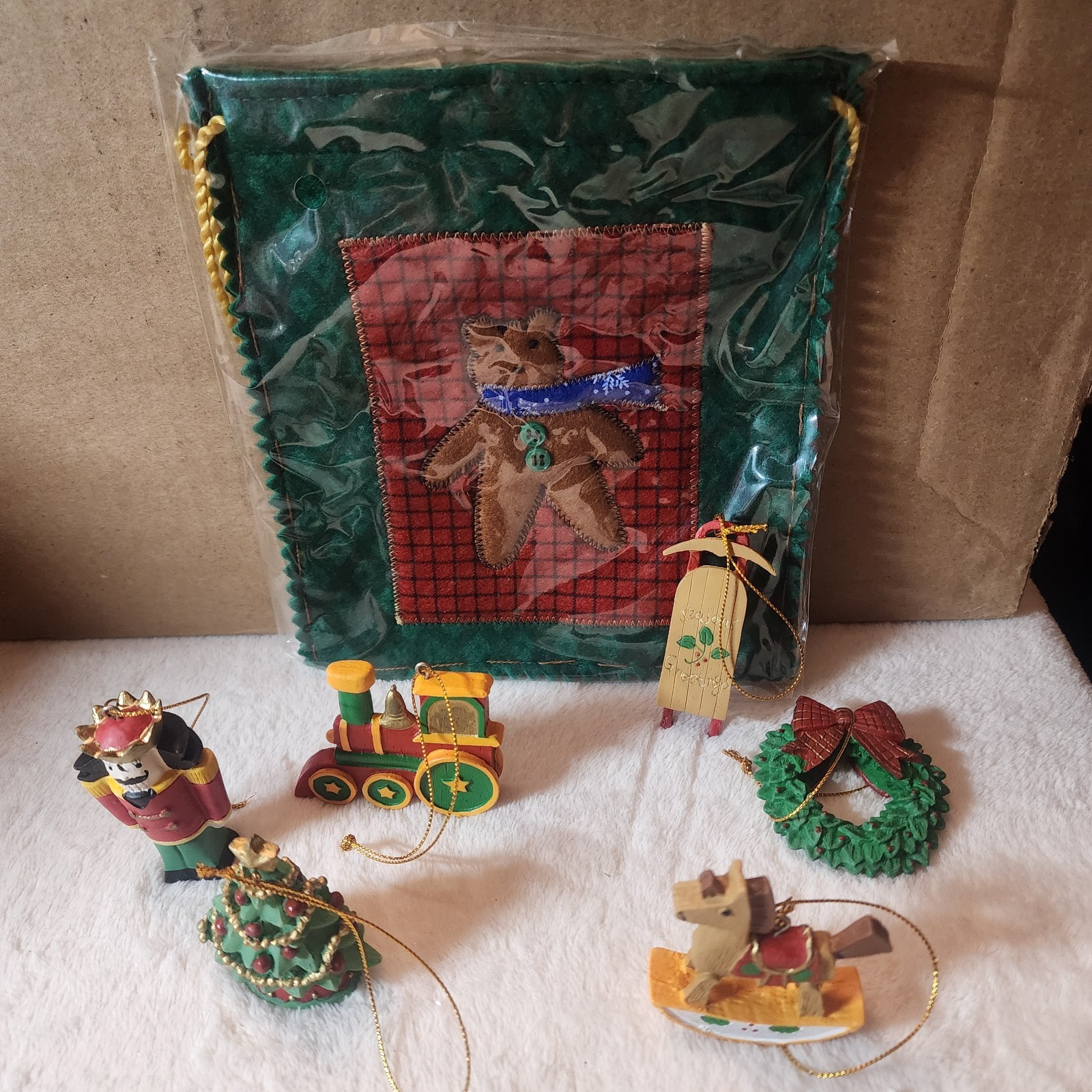 NEW 2001 Avon Nostalgic Ornament Pouch with 6 resin ornaments.  Fabric Pouch