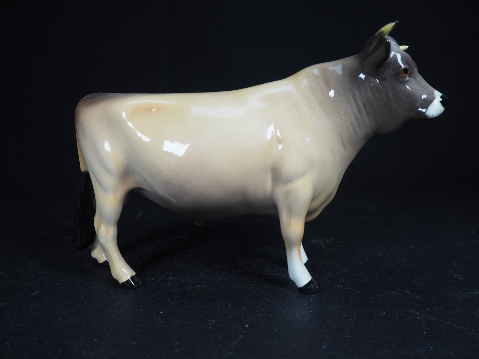 Beswick Jersey Bull Champion Dunsley Coy Boy Brown Gloss Model 1422 Vintage