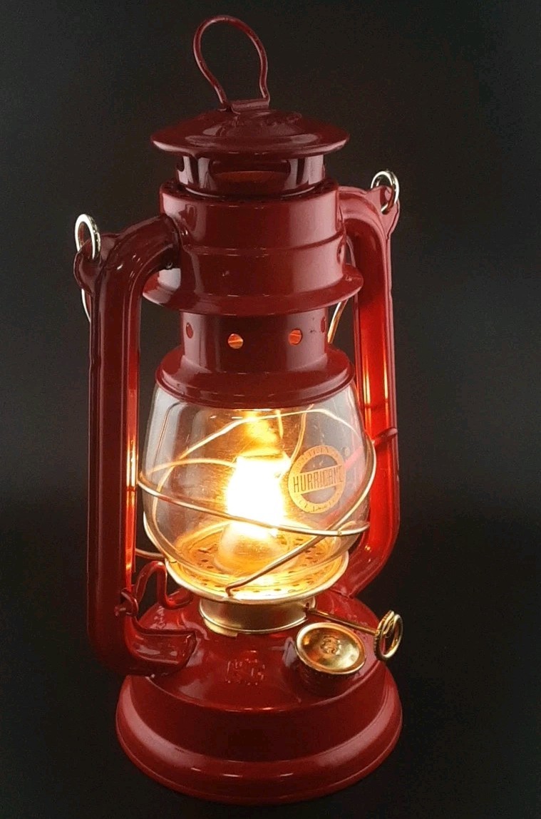 Hurricane Classics Kerosene Oil Lamp Lantern. 10\