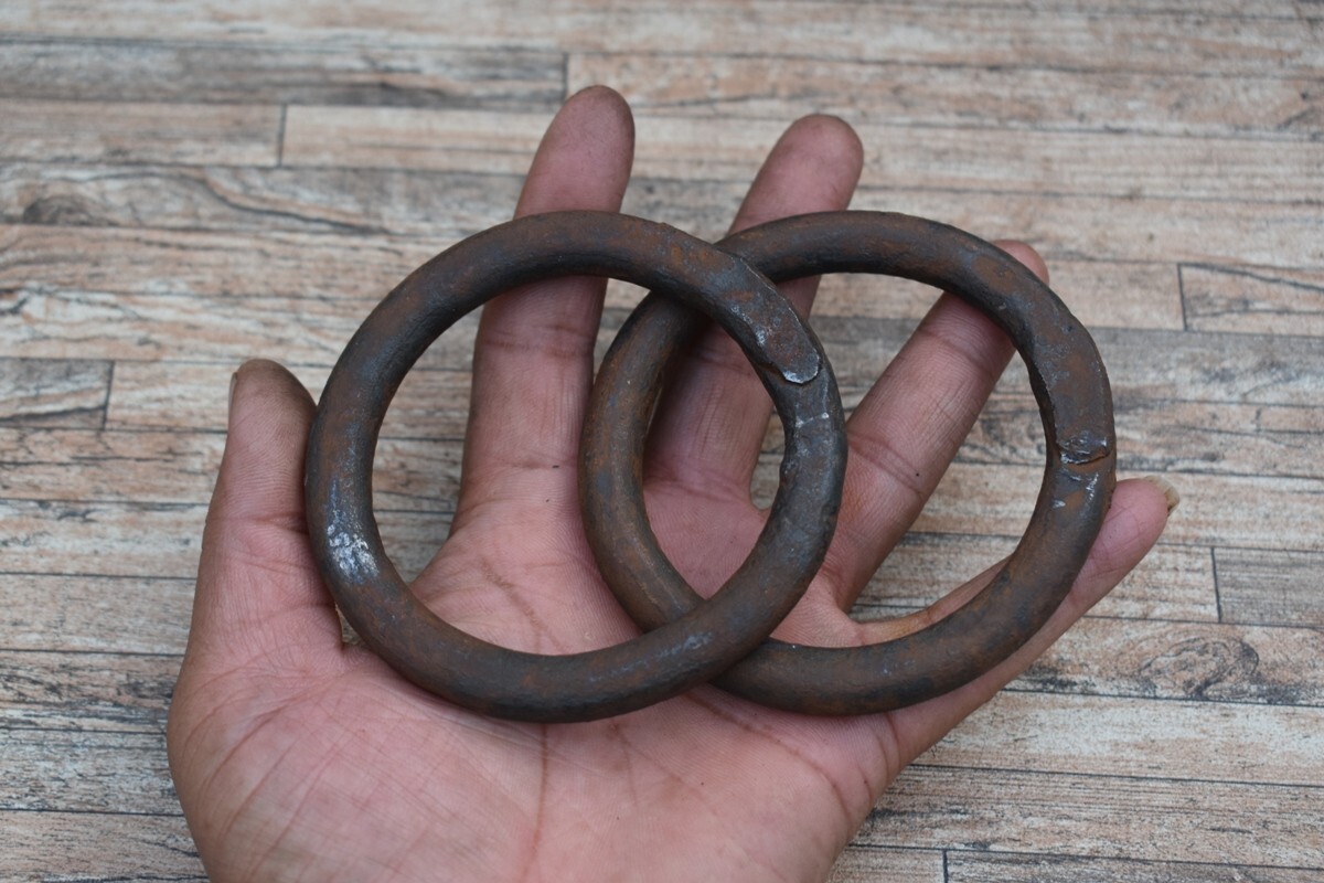 2pcs Vintage Iron Handforged Horse Tie Hitching Post Ring Stable Harness Tool