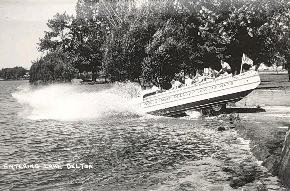 1950\'s RPPC - Entering Lake Delton At Wisconsin Dells, Wisconsin. #-10315
