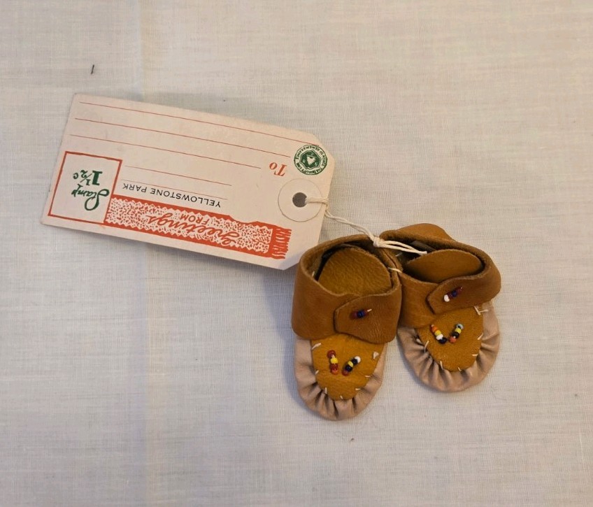Vintage Yellowstone Park Miniature Leather Moccasins Beaded Souvenir w/ Tag