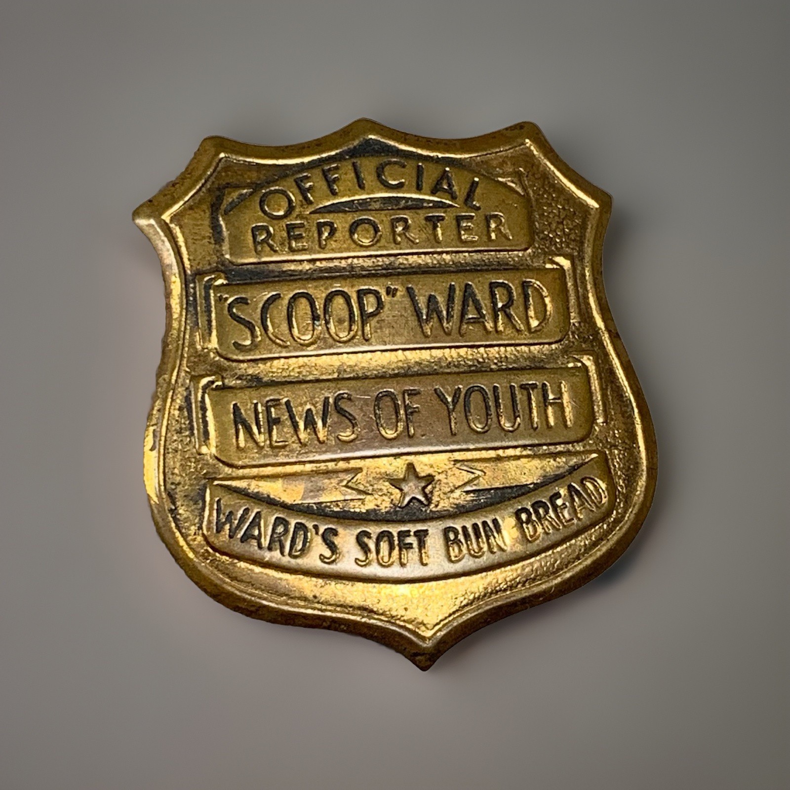 1930’s Ward’s Premium Bread Reported Badge Scoop Ward News Of The Youth Pin