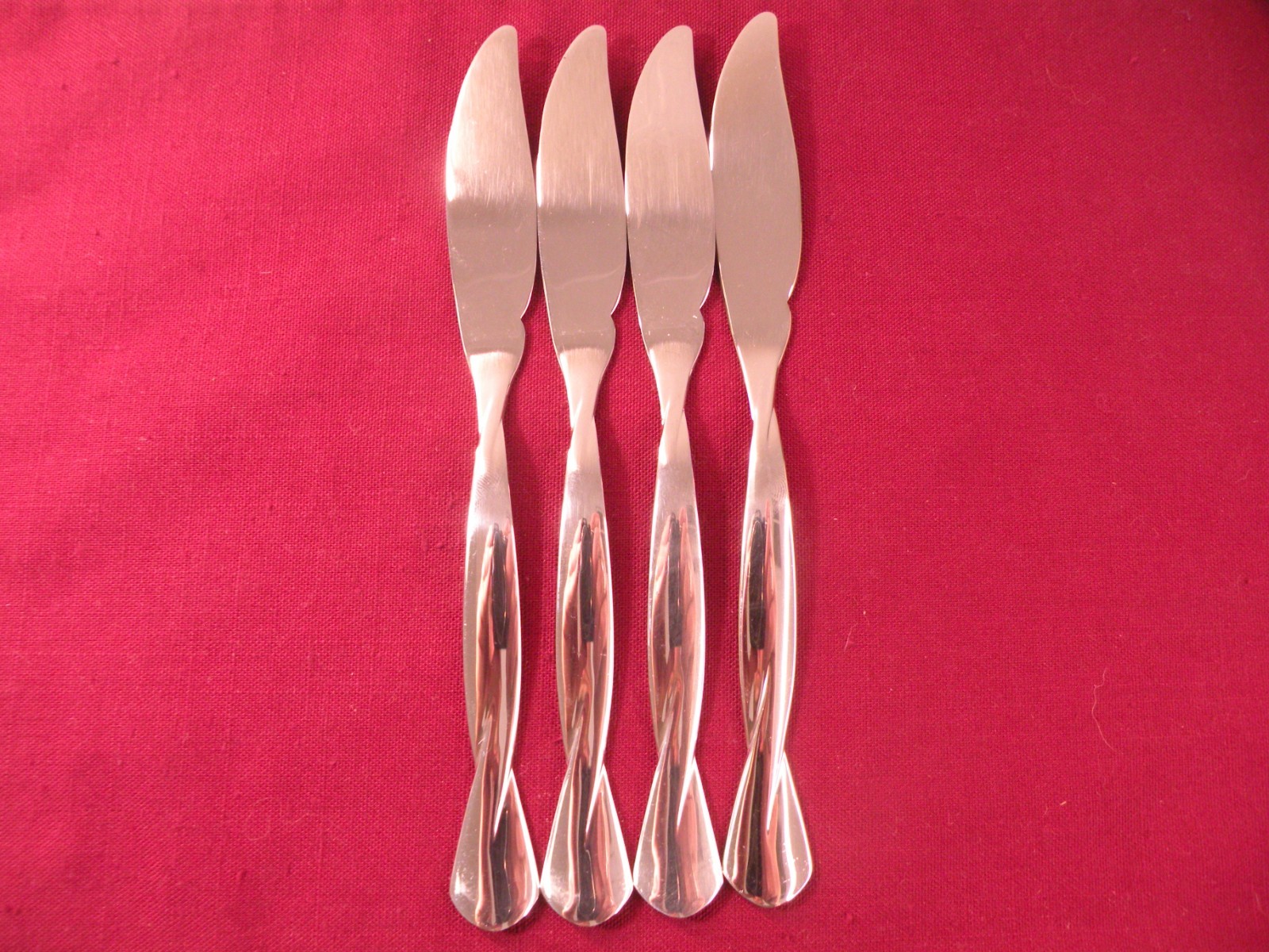 Set Of 4 Oneida Torsade Fish Knives Stainless Steel Flatware 7 7/8\