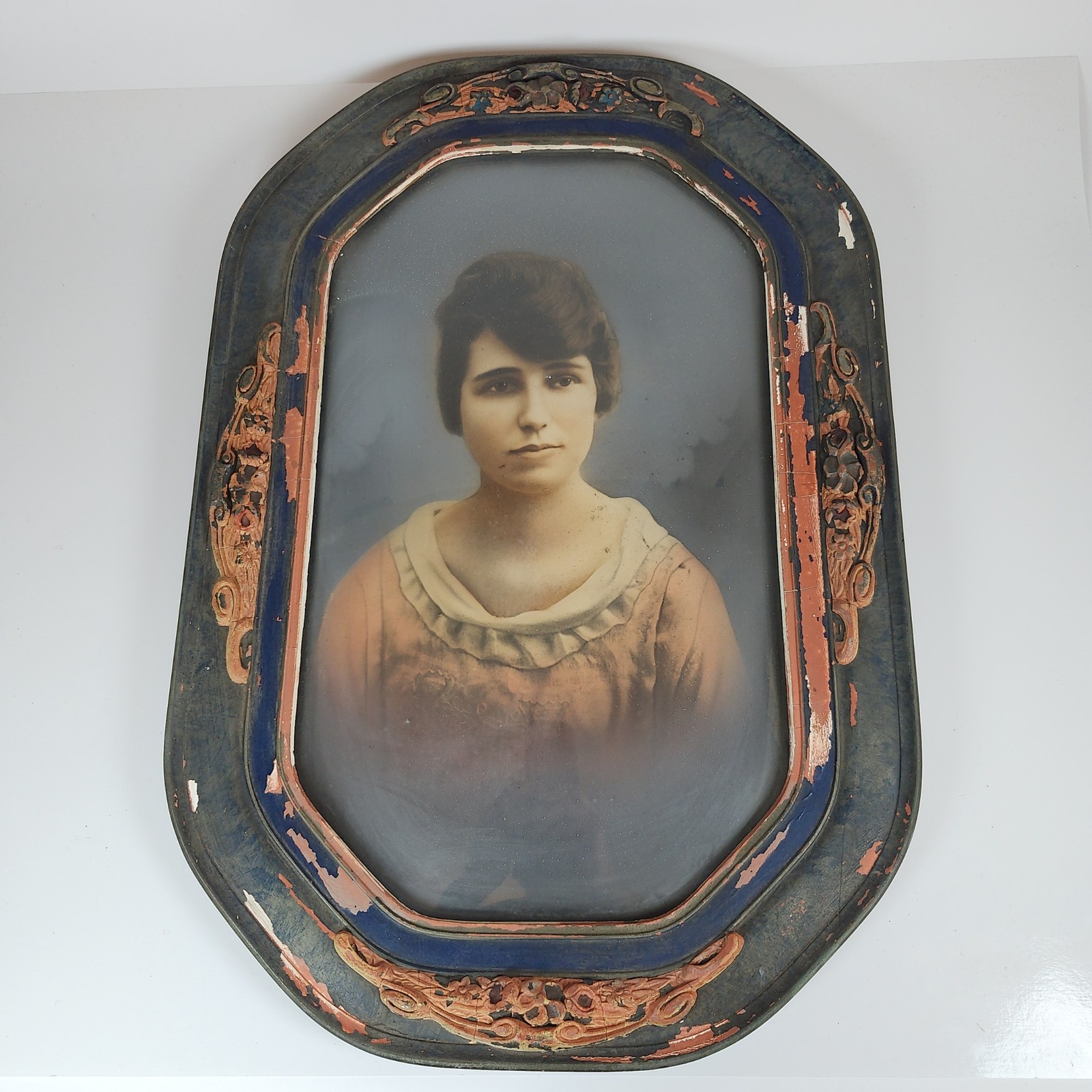 DeLuxe Art Studio Chicago Antique Oval Convex Portrait 22in