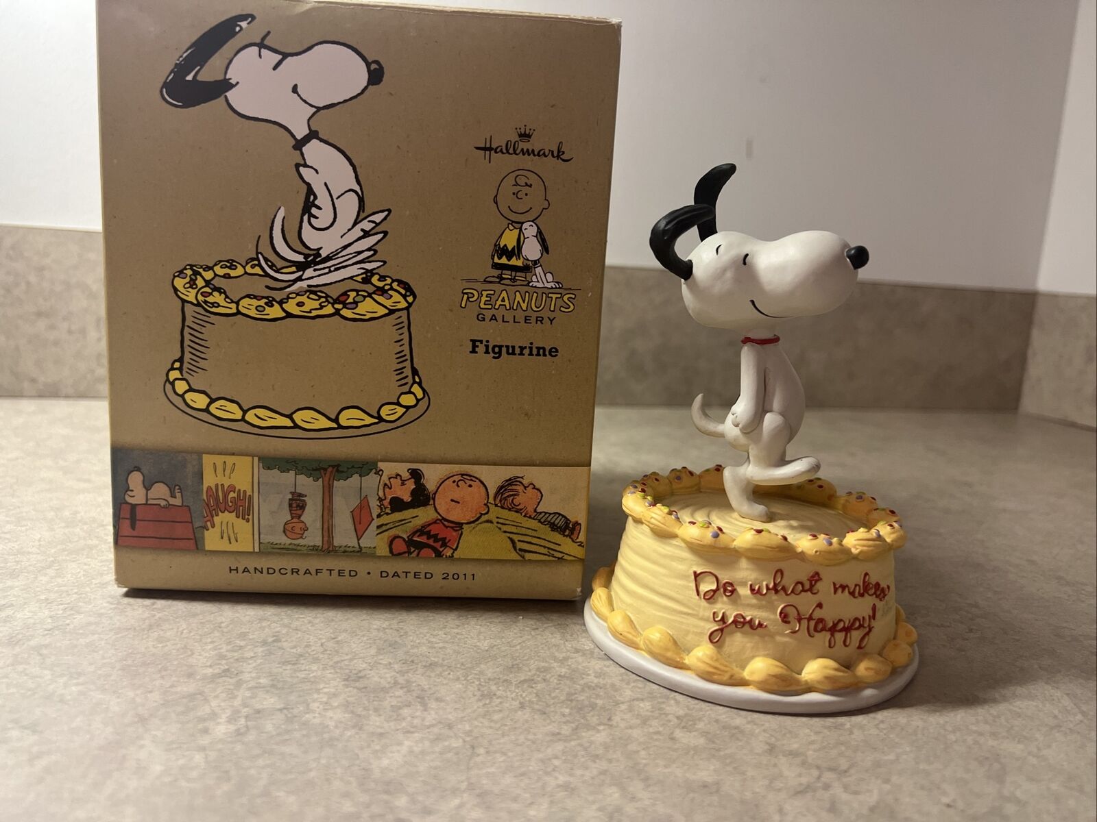 Hallmark Peanuts Gallery Figurine Snoopy Happy Dance 2011 