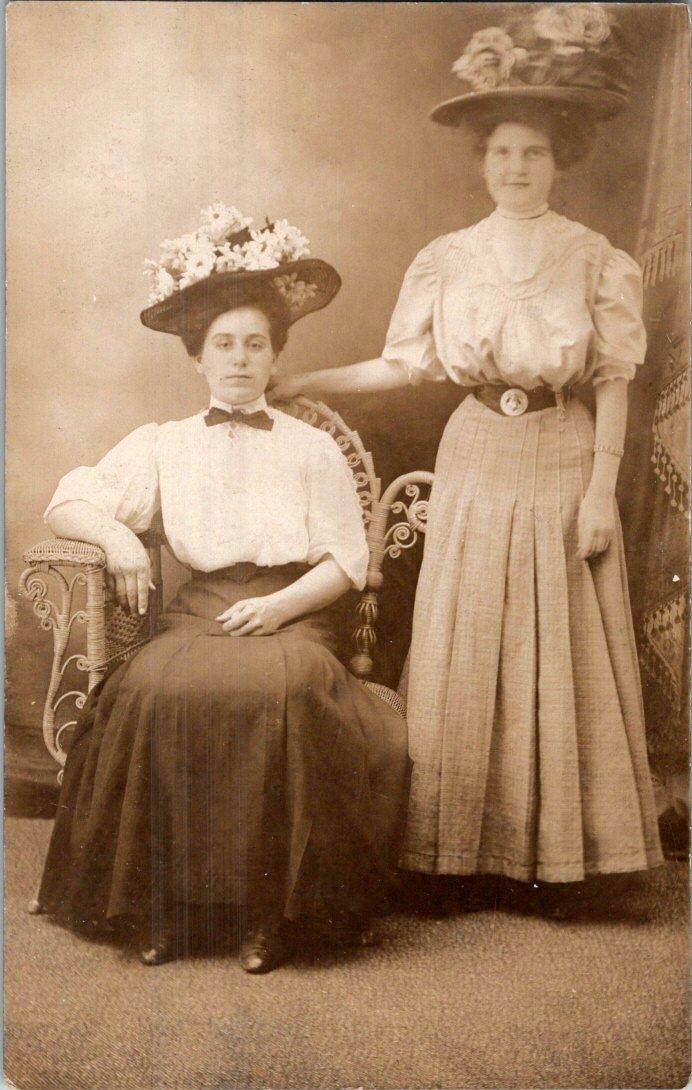 1910-20's RPPC FANCY HAT LADIES 