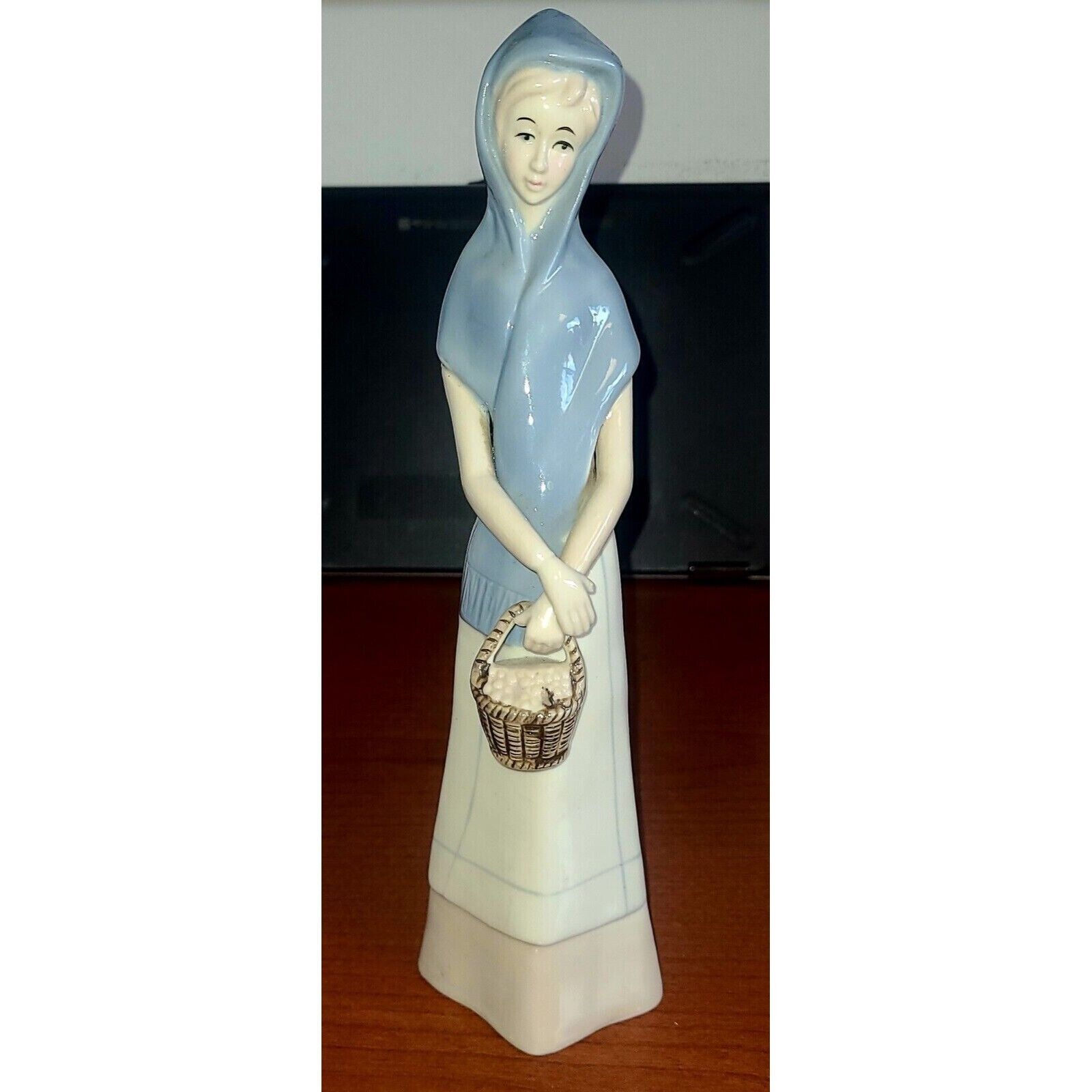 Porcelain Figurine Lady Carrying Basket 9\