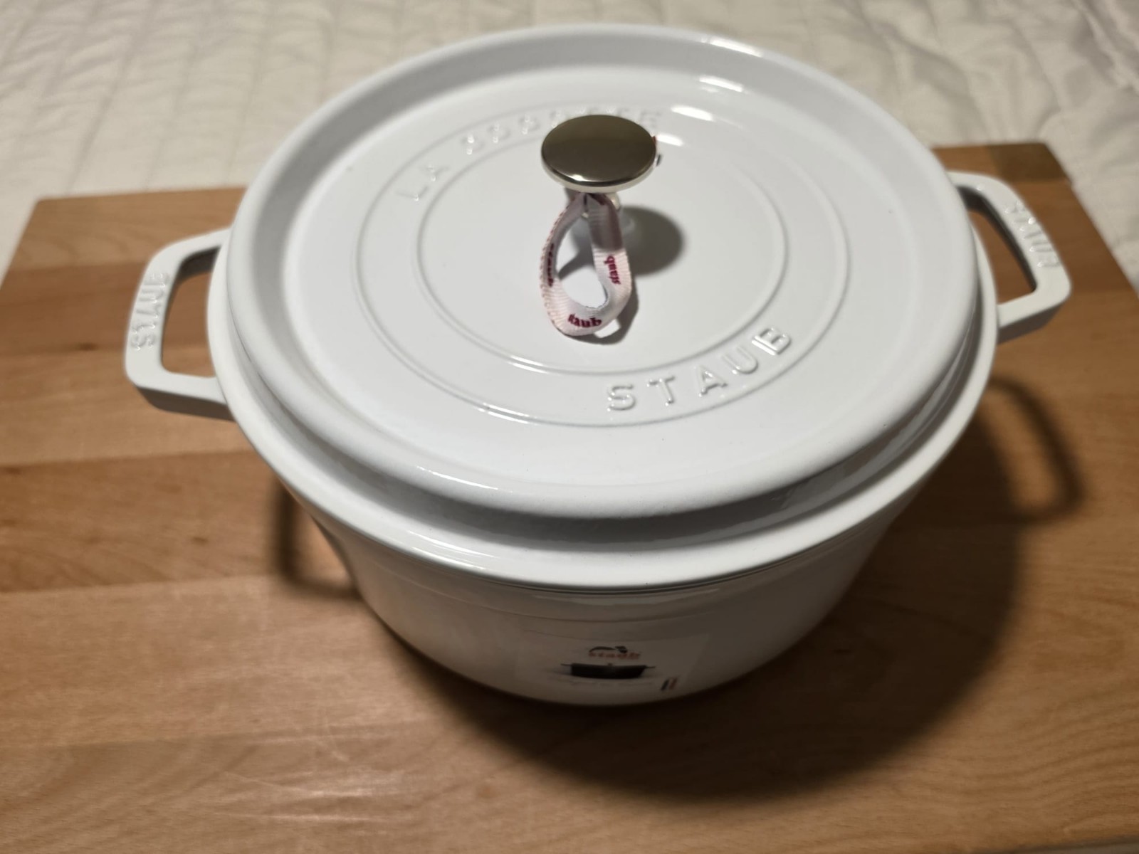 Staud Cast Iron  5 qt, Round, Dutch Oven, White