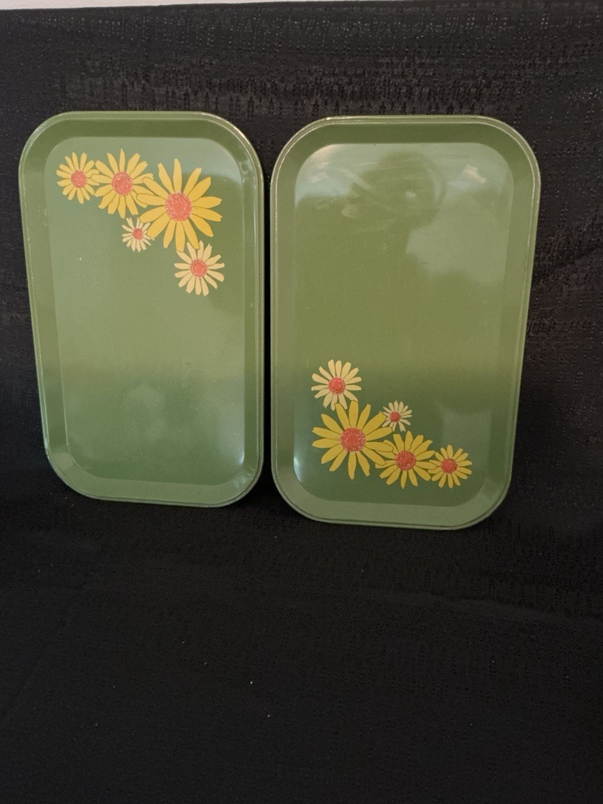 Vintage Lot 2 MCM Retro Flower Power Yellow Daisy Avocado Green Metal Tray