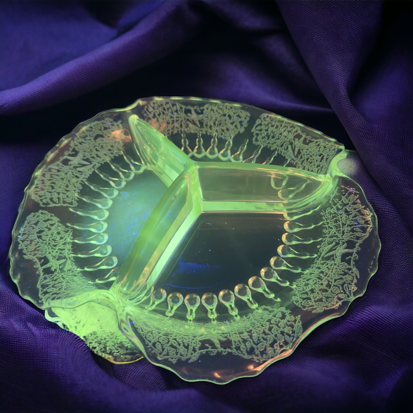 Vintage New Martinsville Glass Radiance Divided Dish Manganese 365nm Etched Bird Vintage New Martinsville Glass Radiance Divided Dish Manganese 365nm Etched Bird