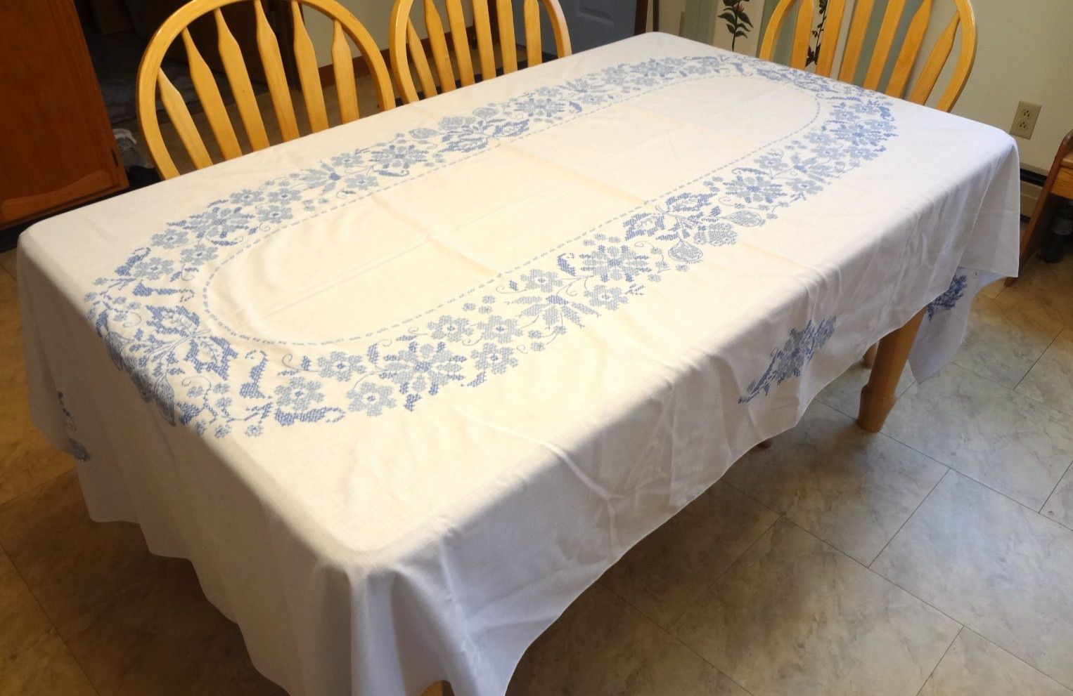 LARGE HAND EMBROIDERED CROSS STITCH TABLECLOTH Blue Floral 57\