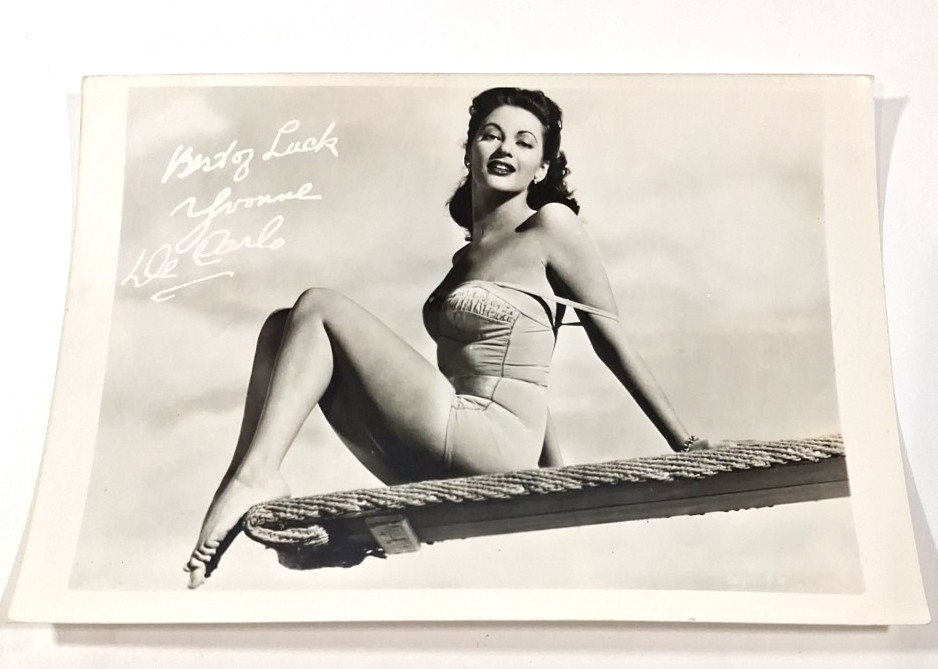 Vtg Yvonne De Carlo in Bathing Suit Cheesecake Pin-up Signed Studio Photo