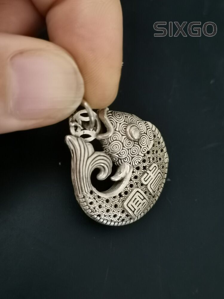 Collectible old tibet silver carved fish Good luck Hollow out pendant